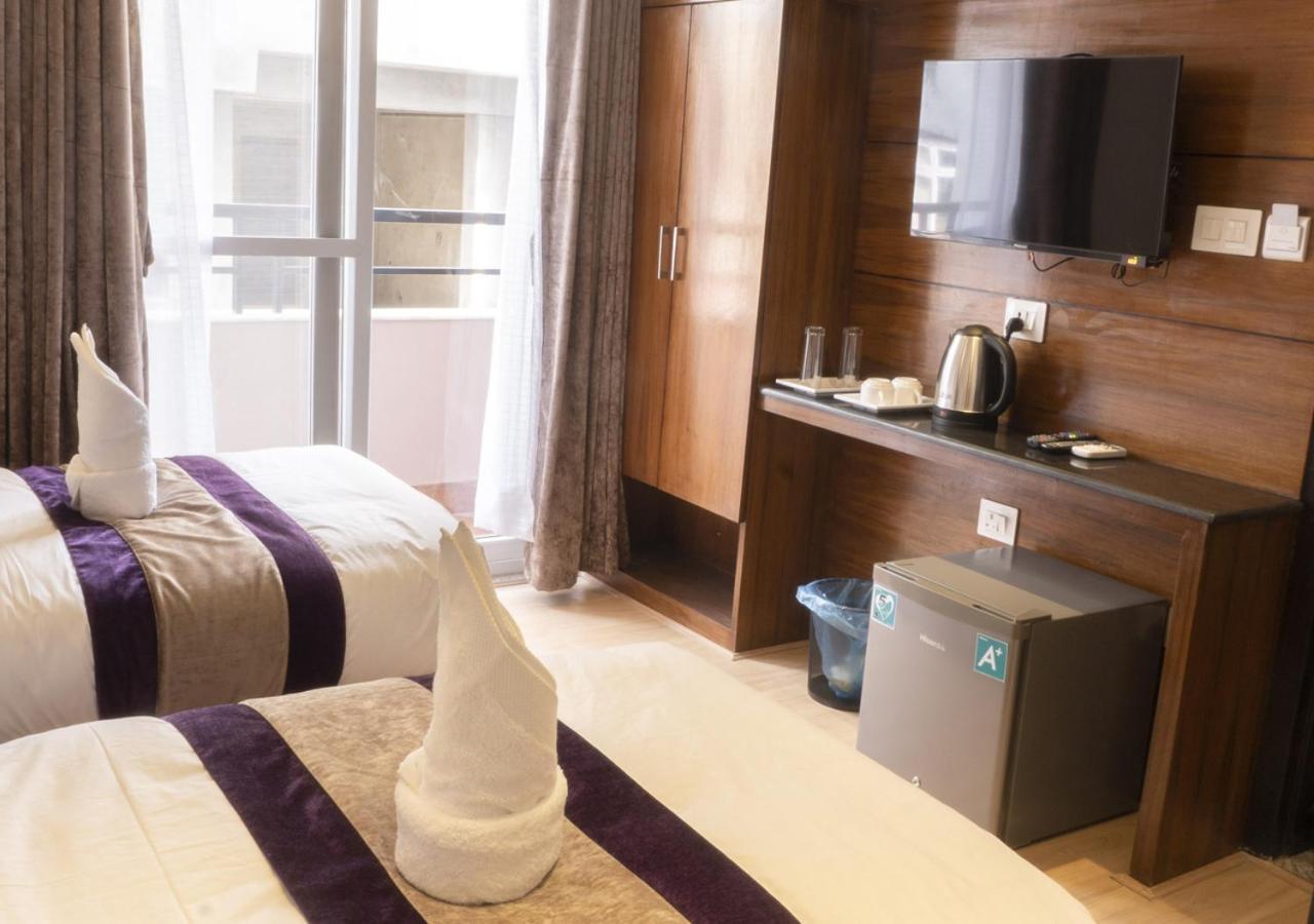 Hotel New Era Катманду Екстериор снимка