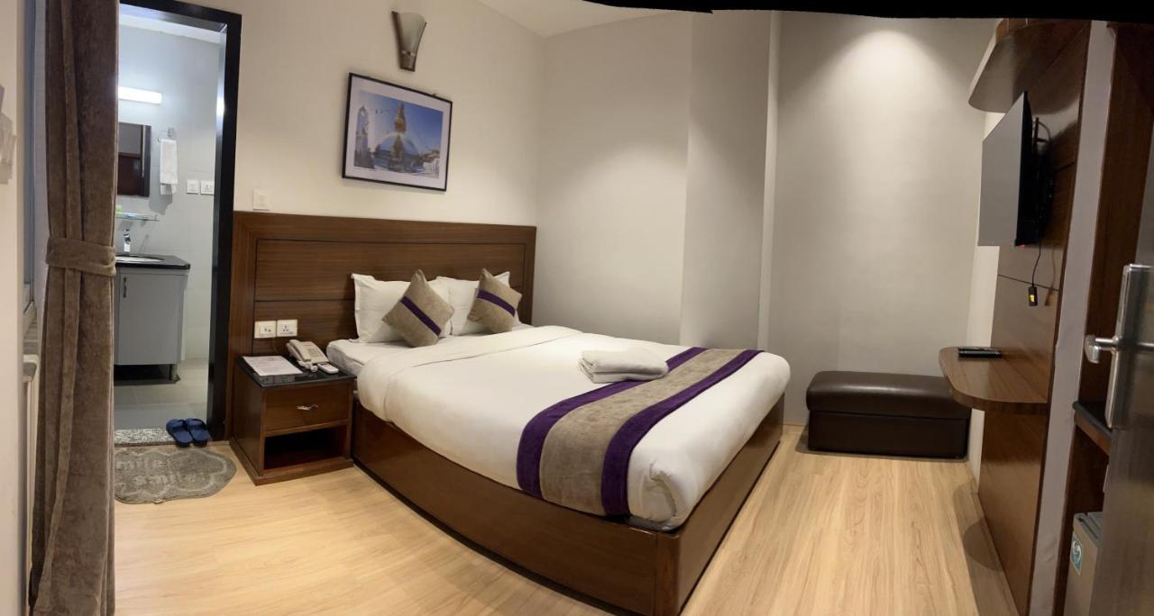 Hotel New Era Катманду Екстериор снимка
