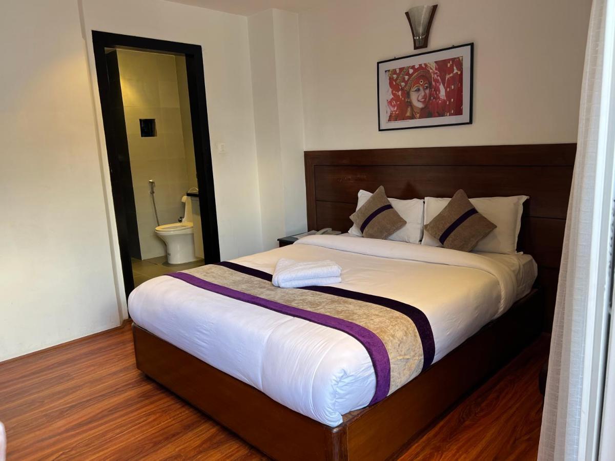 Hotel New Era Катманду Екстериор снимка