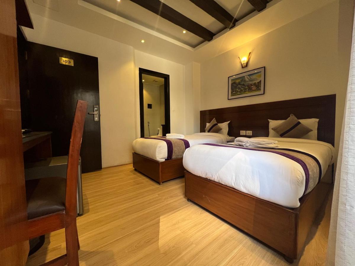 Hotel New Era Катманду Екстериор снимка
