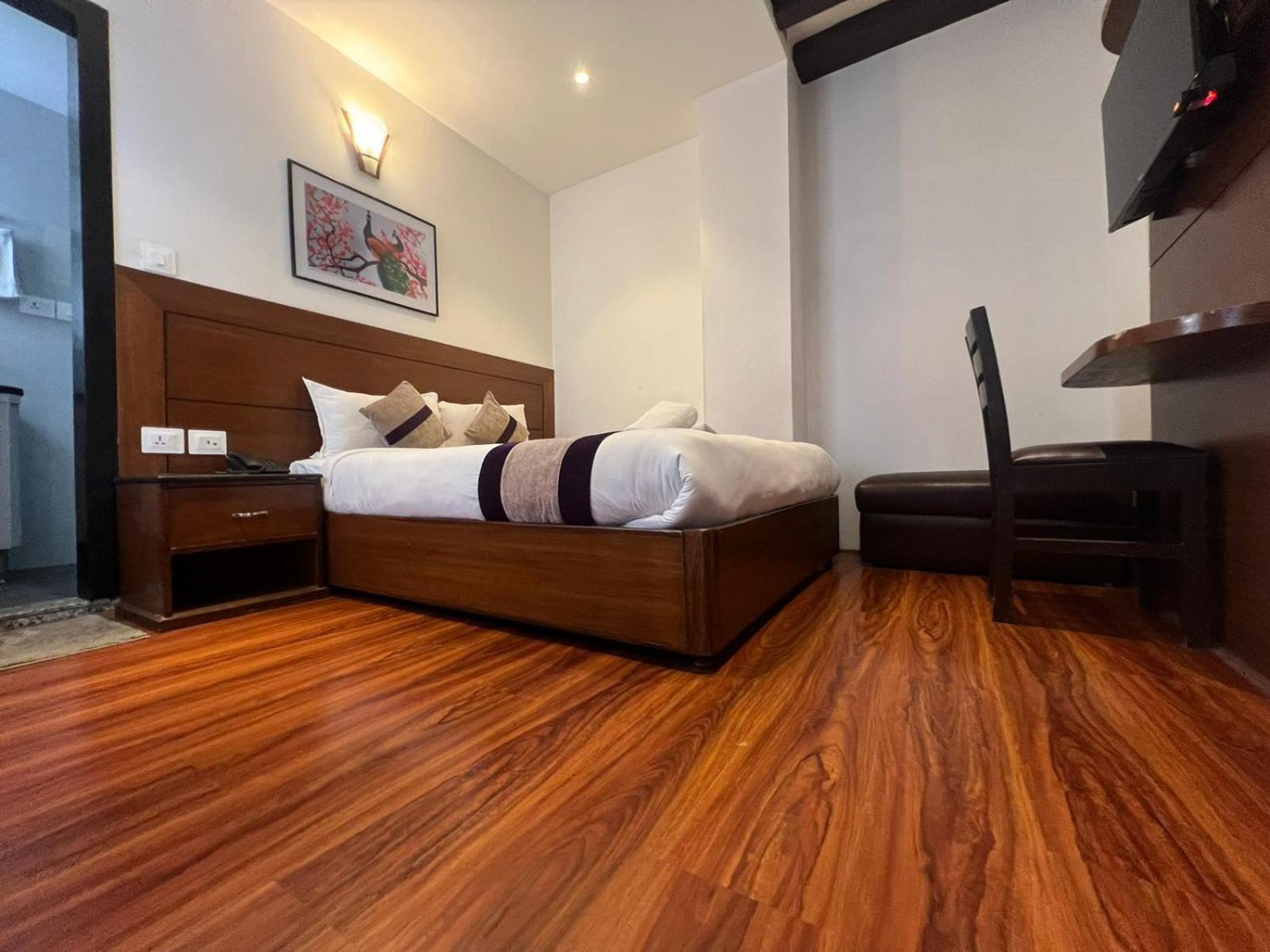 Hotel New Era Катманду Екстериор снимка
